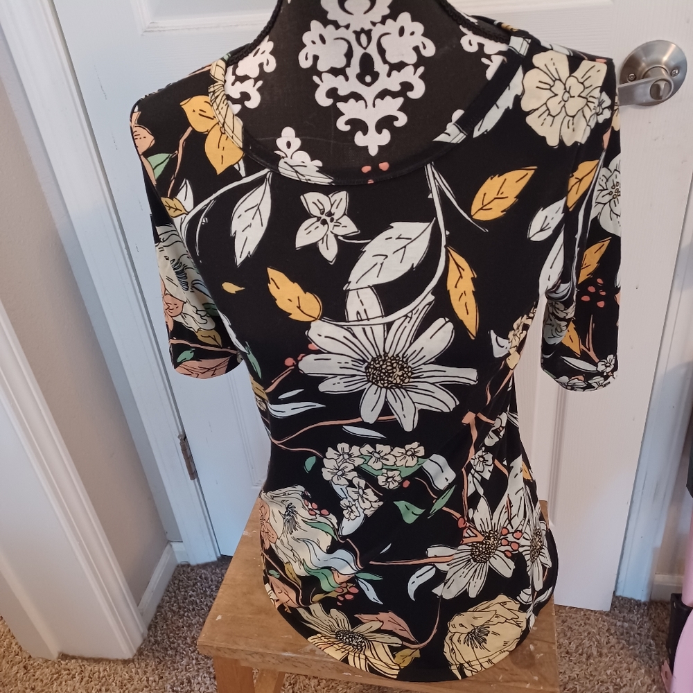 LuLaRoe floral  top
